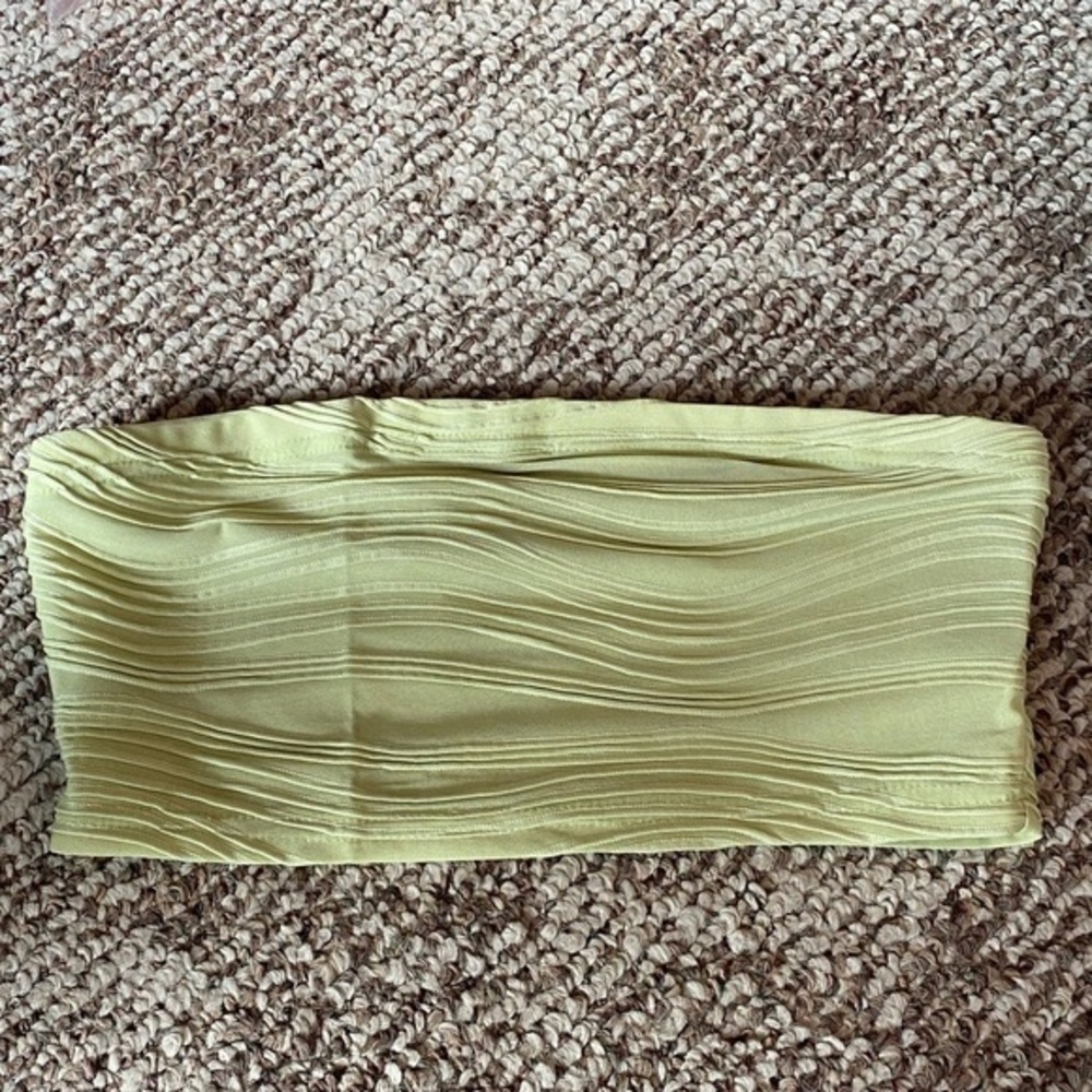 NEW Women’s Wavy Stripe Print Tube Top Solid Crop Top (Greenish Yellow / Medium)